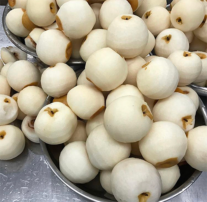 배를 다듬는 모습