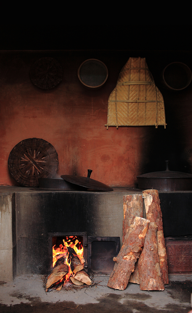 전통 화덕과 불